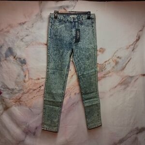NWT Cielo Acid Wash Skinny Jeans